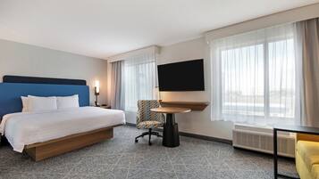 Studio, 1 kingsize bed, koelkast & magnetron (Wet bar) | Een bureau, een laptopwerkplek, verduisterende gordijnen