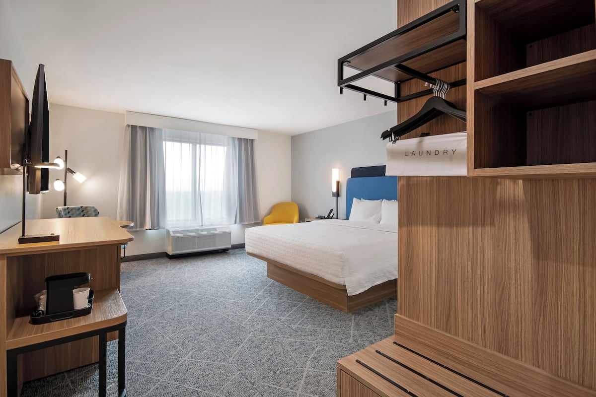 Bureau, espace de travail pour ordinateur portable, rideaux occultants