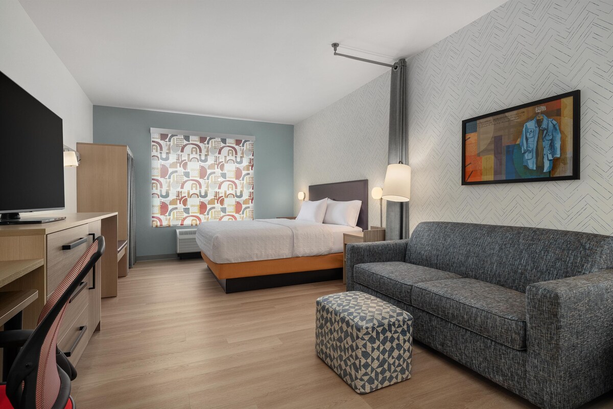 1 King Bed Studio Suite