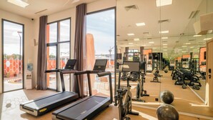 A gym with treadmills, stationary bikes, and exercise balls. - Hampton By Hilton Ben Guerir (Ben Guerir)