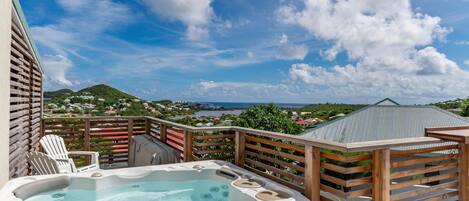 Tina de hidromasaje al aire libre