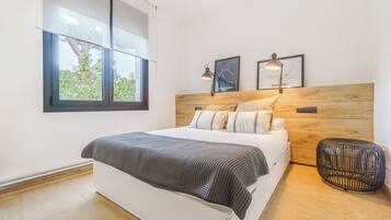 7 bedrooms, iron/ironing board, WiFi (free), bed sheets