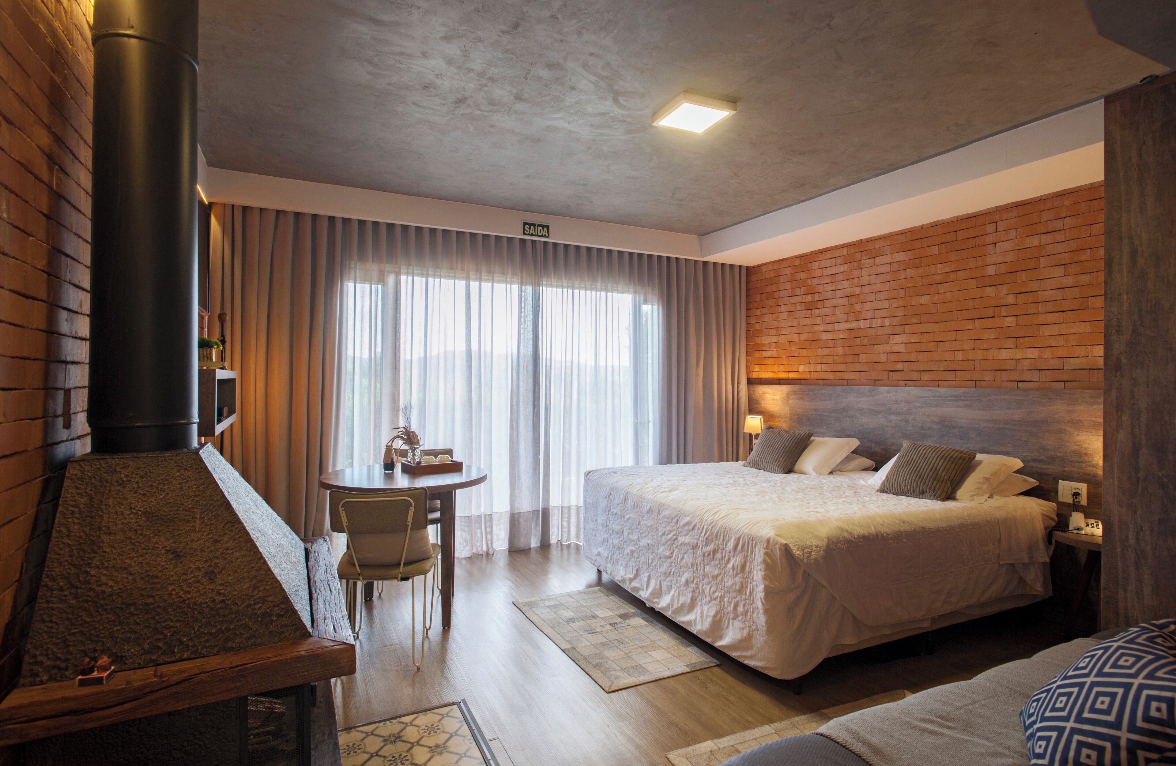 Cortinas blackout, sistema de insonorización y wifi gratis 