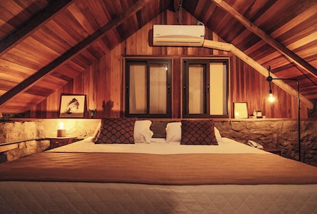 Superior Suite, Garden View | Blackout drapes, free WiFi