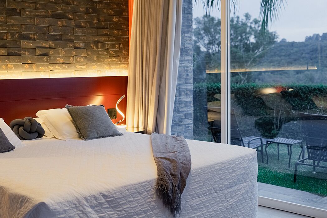 Cortinas blackout, sistema de insonorización y wifi gratis 