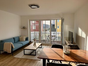 Living area - Design City Apartment Casper at the marina (Greifswald)