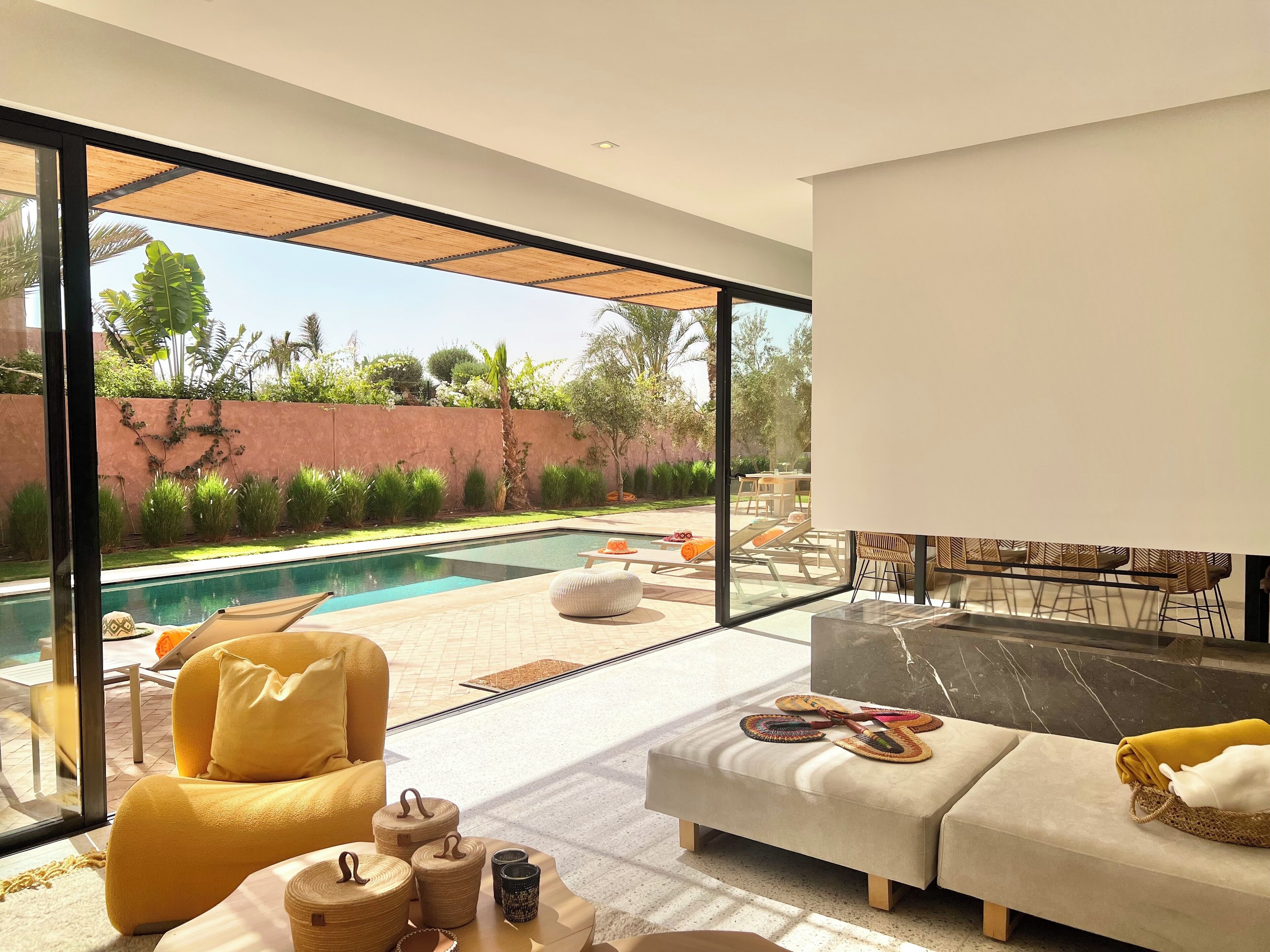 المنشأة من الداخل