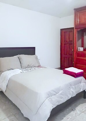 3 chambres, fer et planche à repasser, accès Internet, draps fournis