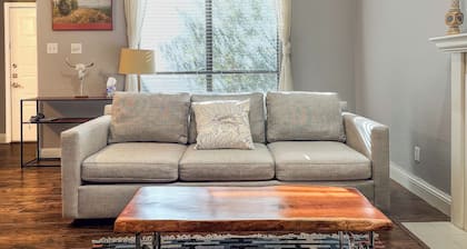 Quiet & Spacious 2-BR, 1-car garage