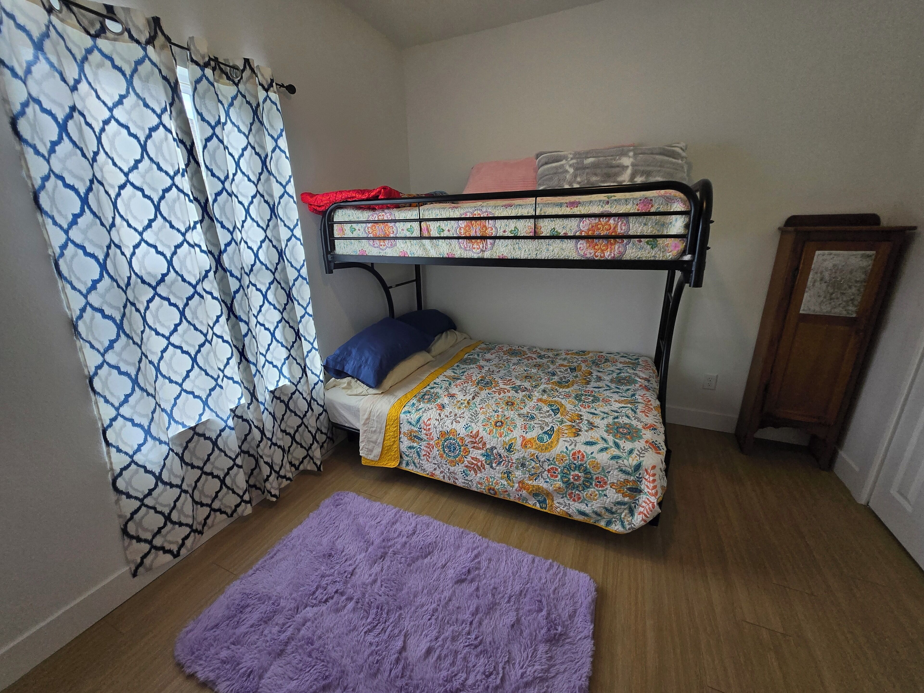 2 多间卧室、WiFi、床单