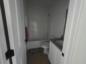 مناشف، صابون، ورق حمّام