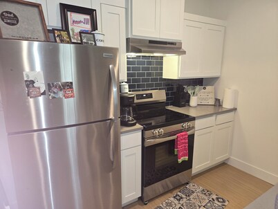 Cozy 2-bedroom apartment in welcoming Elkins with AC