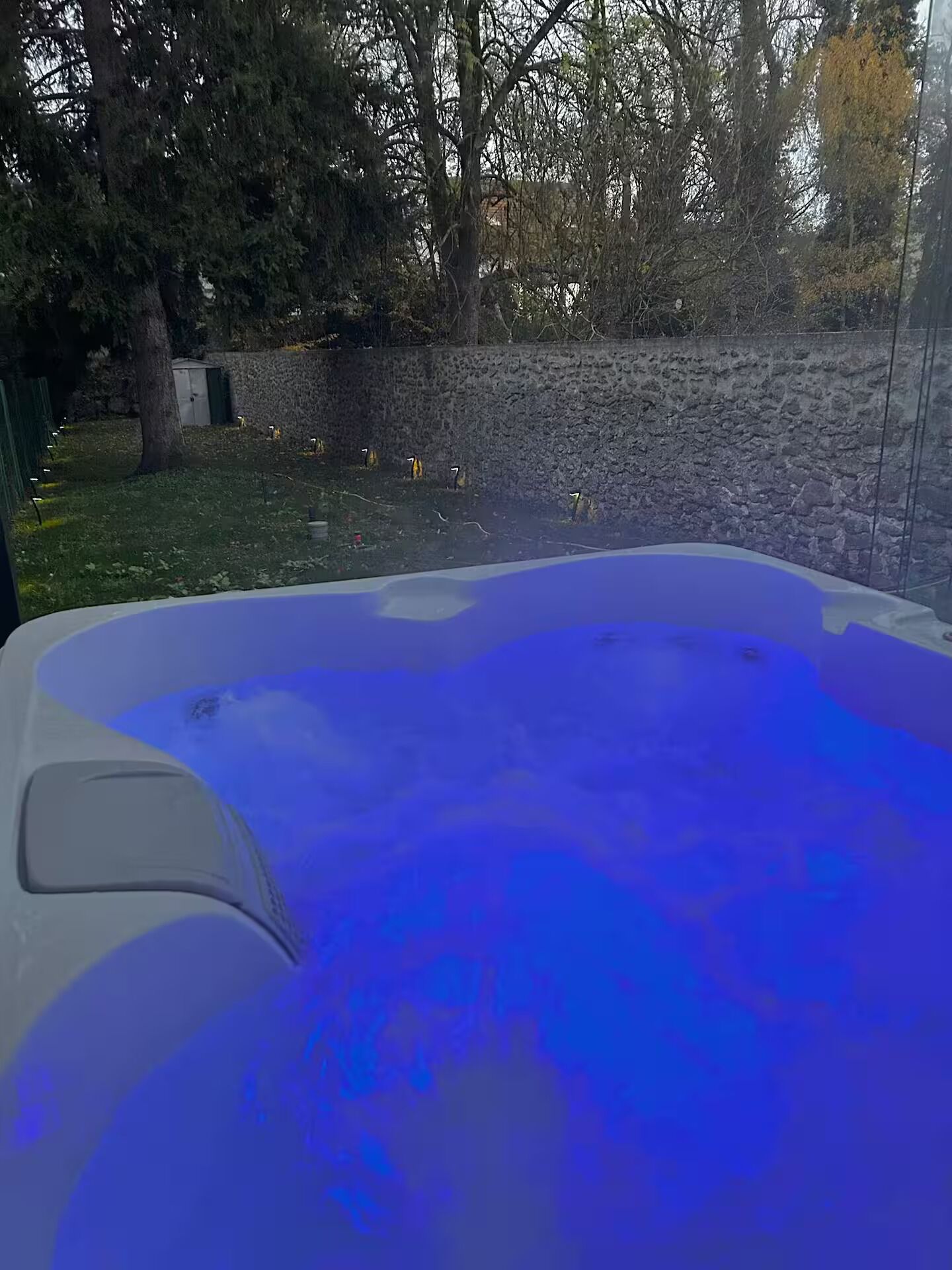 Bañera de hidromasaje al aire libre