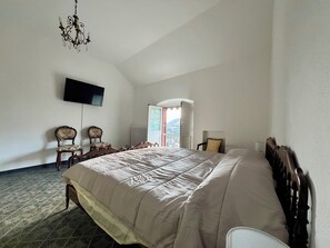 Iron/ironing board, free WiFi, bed sheets - Villa Camelia: apartment with sea view (San Lorenzo della Costa)