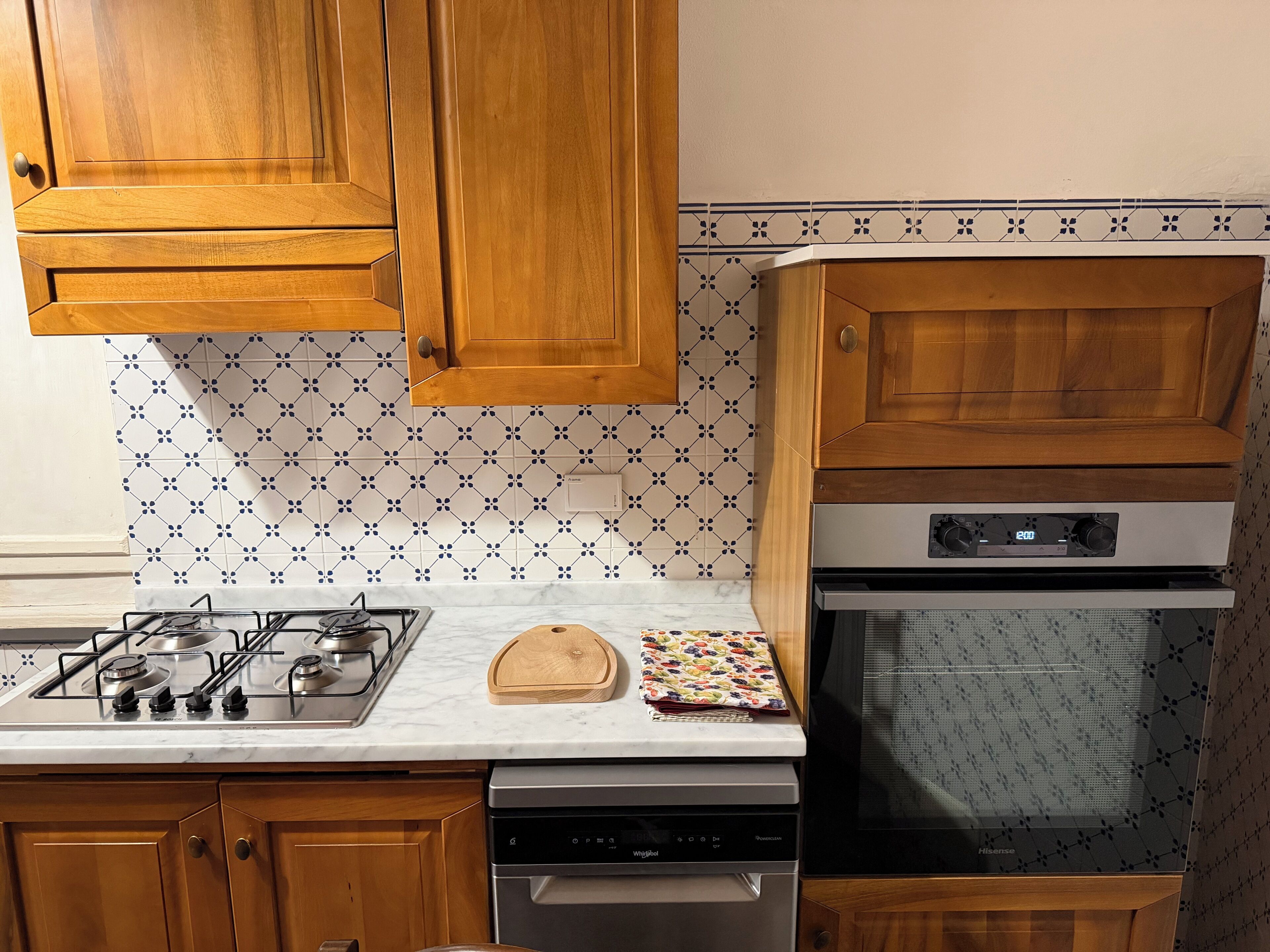 Frigorifero, forno, piano cottura, lavastoviglie