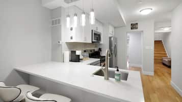 Coffee/tea maker, fridge, microwave, oven