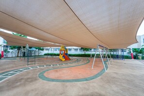 3 bedrooms, Internet - Stayshort - Modern Villa in Avencia Damac Hills 2 With Waterpark Access (Dubai)