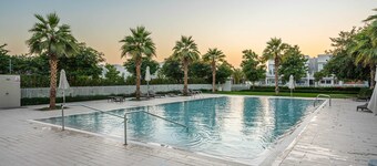 Stayshort - Modern Villa in Avencia Damac Hills 2 With Waterpark Access