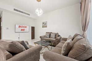 3 bedrooms, Internet - Stayshort - Modern Villa in Avencia Damac Hills 2 With Waterpark Access (Dubai)