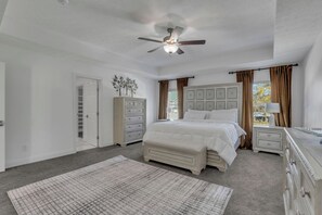 4 bedrooms, iron/ironing board, WiFi, bed sheets - The Blue Haven – Easton & Airport Retreat (Columbus)