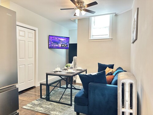 Sleeps 12/Free parking+20 min to DT Chicago