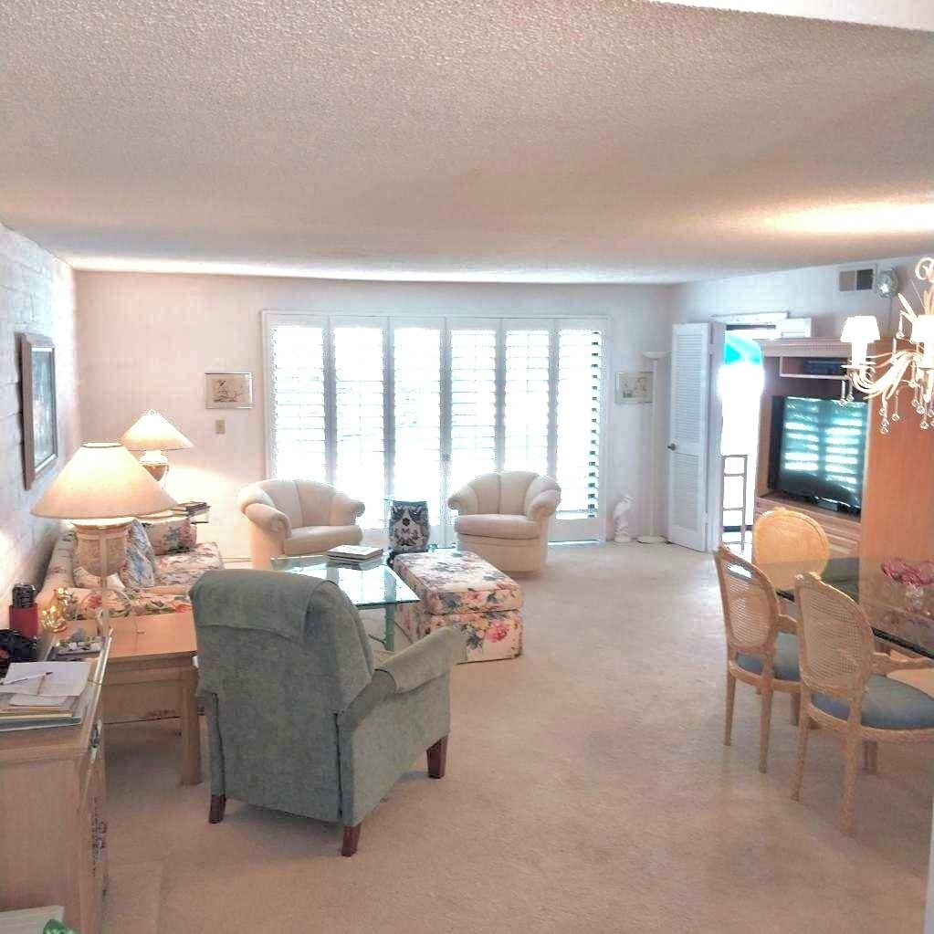 Smart TV, books, stereo