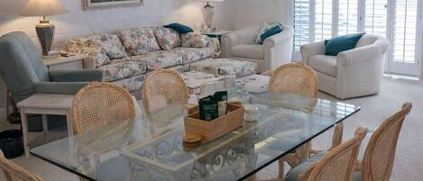 Smart TV, books, stereo