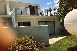 Exterior - 2-bedroom condo in fantastic Cathedral City with AC (Cathedral City)