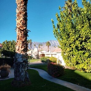 Property grounds - 2-bedroom condo in fantastic Cathedral City with AC (Cathedral City)