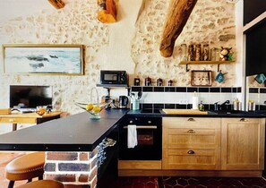 Private kitchen - 🌸 Cosy nest with balcony in a natural environment (Roquefort-les-Pins)