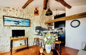 Living area - 🌸 Cosy nest with balcony in a natural environment (Roquefort-les-Pins)