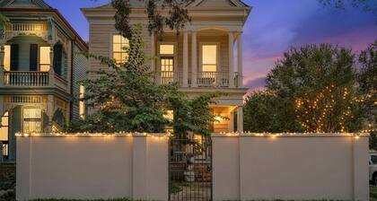 Gorgeous French, Artsy 6BR/3BA Versailles, Streetcar, French Quarter, Dollhouse!
