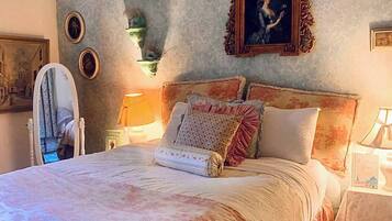 Een strijkplank/strijkijzer, wifi, beddengoed, rolstoeltoegankelijk