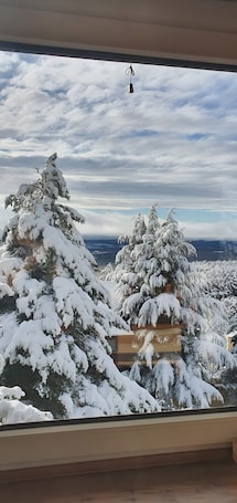 Interior. Loft in La Pinilla, Direct Ski Slope Access and Mountain Views