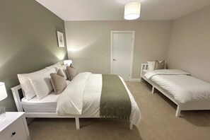 3 bedrooms, iron/ironing board, WiFi, bed sheets