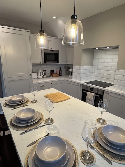 Charming Yorkshire Retreat - Private Parking - Family Friendly