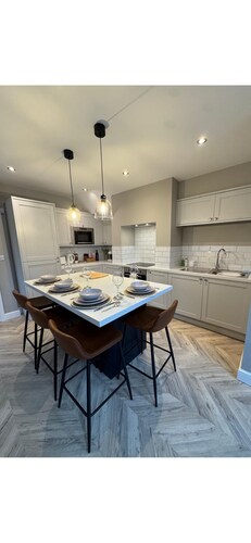 Charming Yorkshire Retreat - Private Parking - Family Friendly