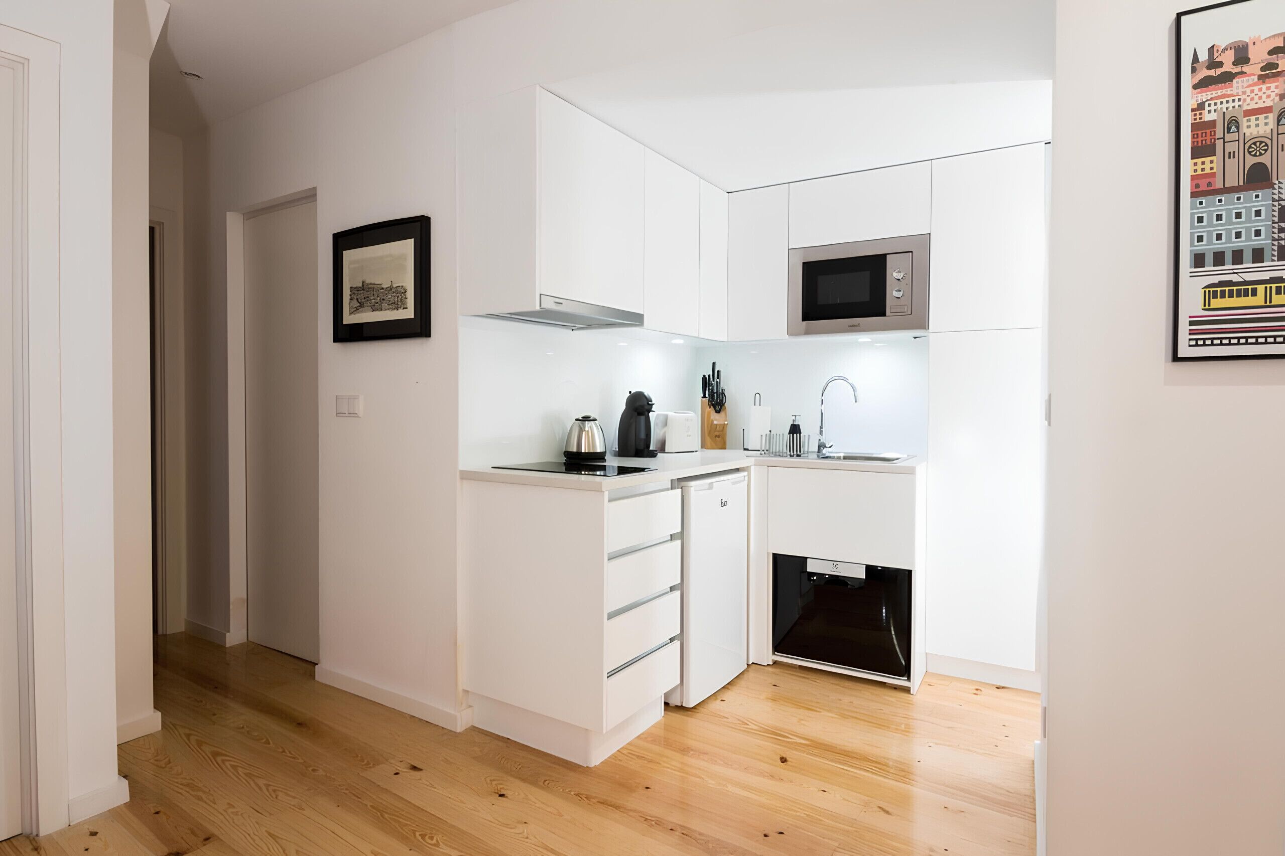 Kühlschrank, Mikrowelle, Geschirrspüler