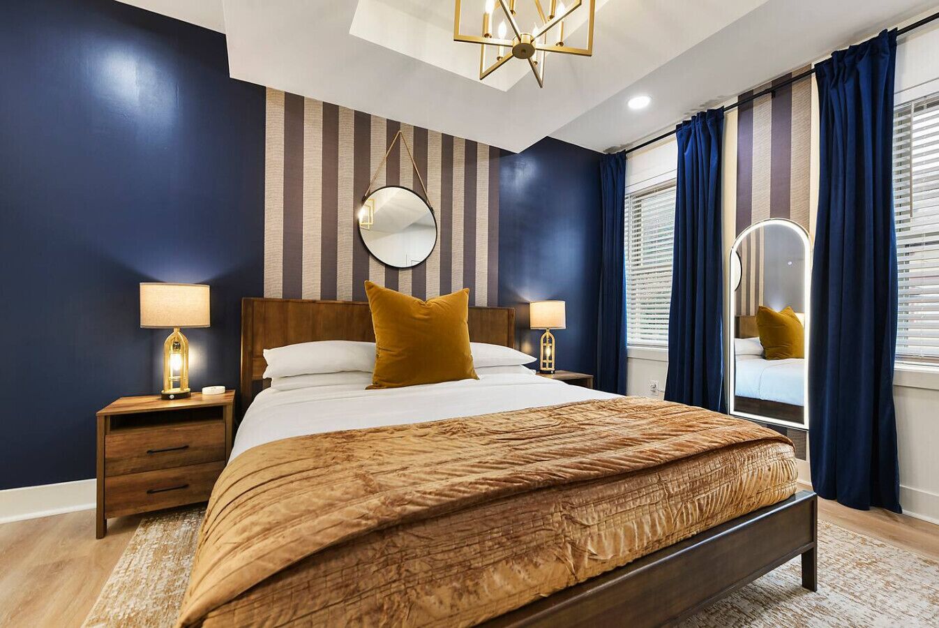 3 slaapkamers, een bureau, een strijkplank/strijkijzer, reisbedje