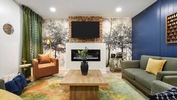 Televisión, chimenea, estéreo y oficina