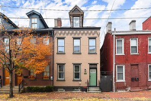 Exterior - Rooftop Deck | 3 King Suites | Soaker Tub (Pittsburgh)