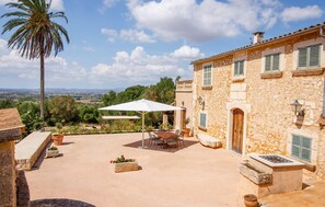 Terrace/patio - Beautiful home in Manacor with private swimming pool, can be inside or outside (Manacor)