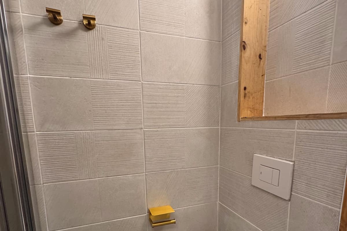 Comfort Double Room | Bathroom | Shower, hair dryer, towels, soap