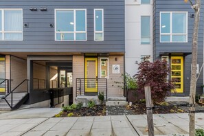 Exterior detail - NEW Queen Anne View Retreat | Sleeps 8 w/ A/C (Seattle)