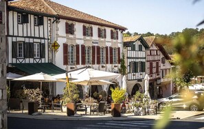 Outdoor dining - Maison avec piscine interieure (Ayherre)