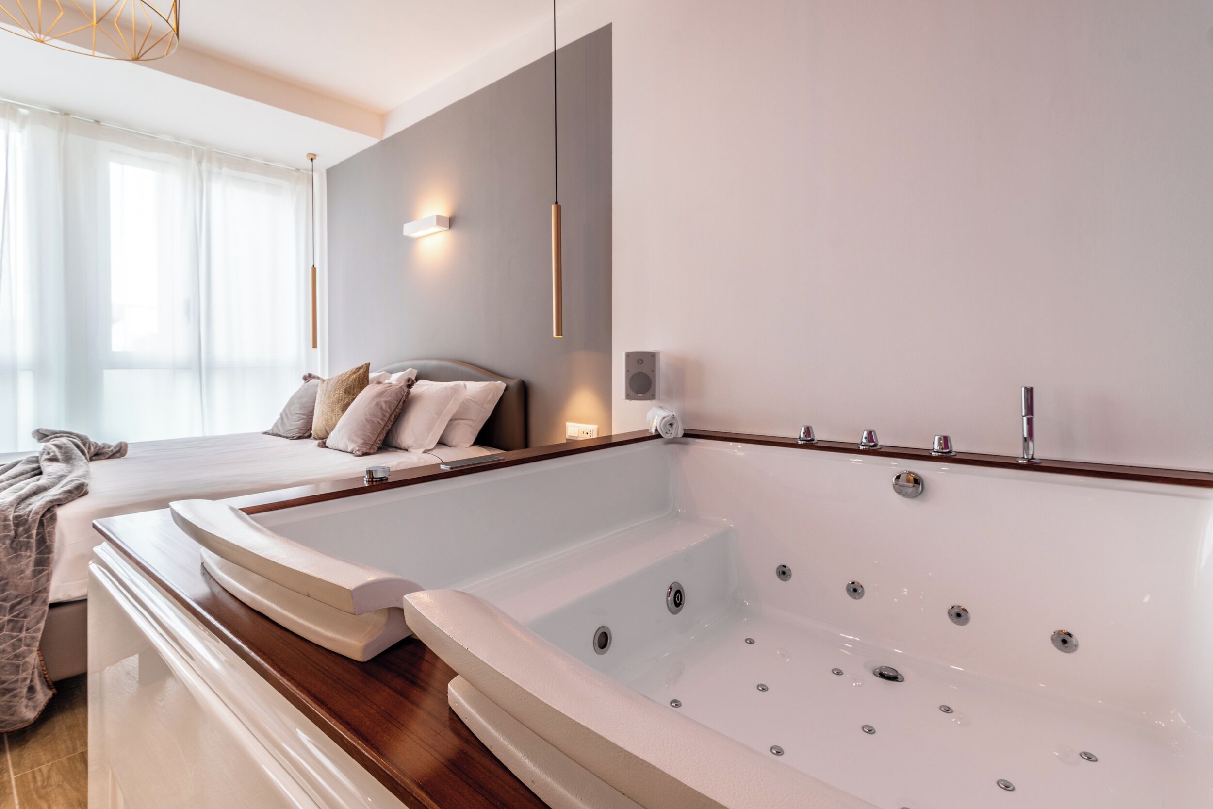 Exclusive Suite | Jetted bathtub