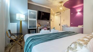 Superior Suite | Jetted tub