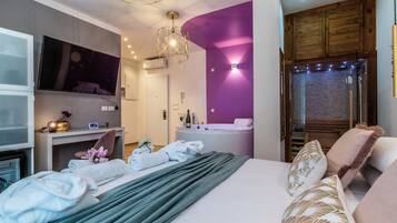 Superior Suite | Jetted tub