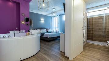 Superior Suite | Jetted tub