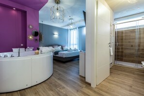 Superior Suite | Jetted tub